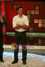 Hrithik Roshan on the sets of ZEE Saregama in Famous on 9th Nov 2010 (32).JPG